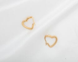 LOVELY - Image 2